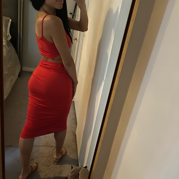 NEW Sexy Red Crop Top & Ruched Midi Skirt Set - Picture 6 of 11